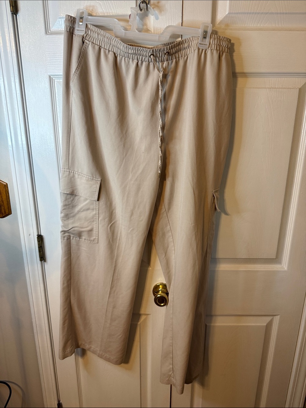 Ellen Tracy Light Beige Drawstring Cargo Pants